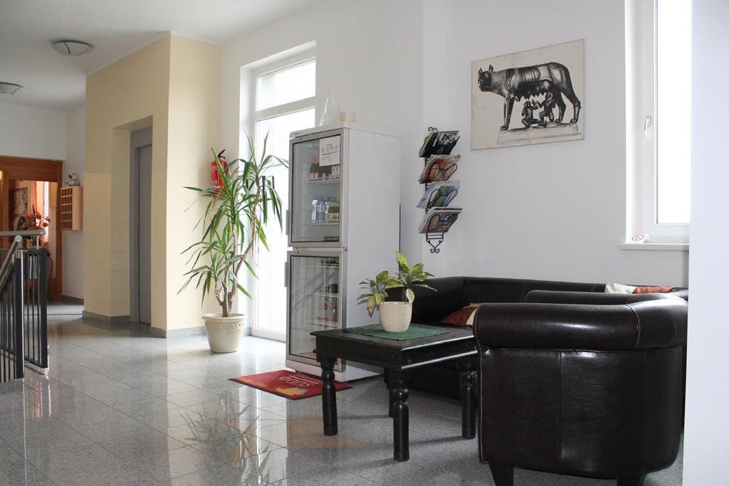 Pension Zum Romer Enns Exterior photo