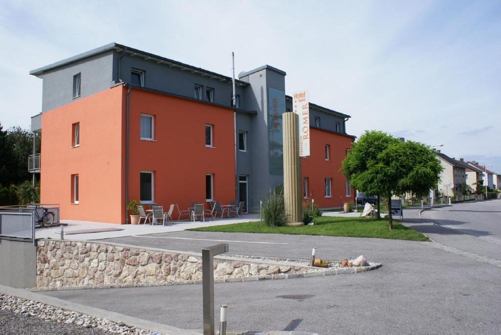 Pension Zum Romer Enns Exterior photo