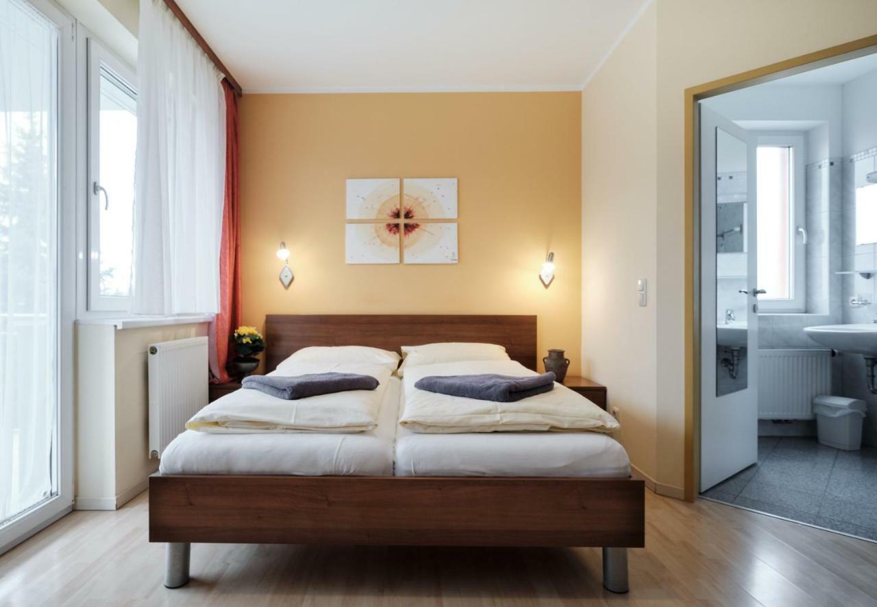 Pension Zum Romer Enns Exterior photo